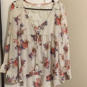 Beautiful flowy blouse